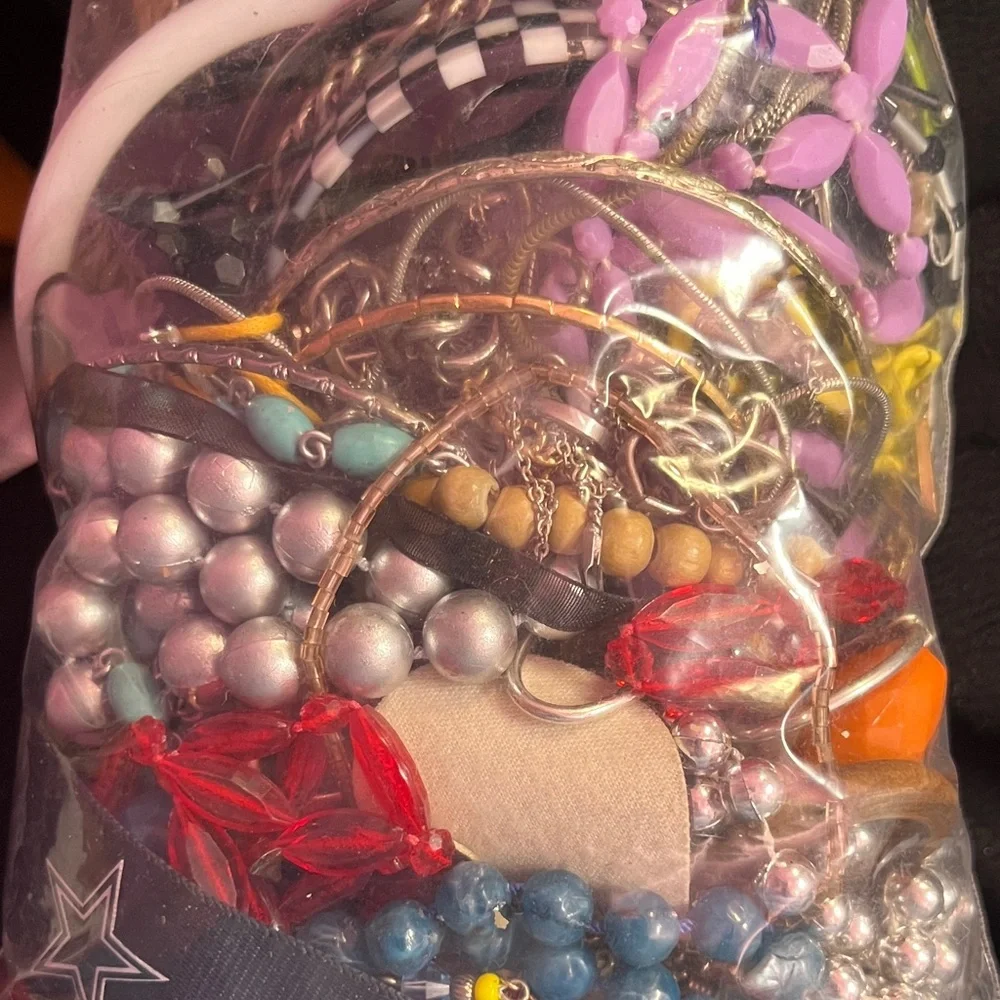 1 pound mystery jewelry - Picture 1 of 5